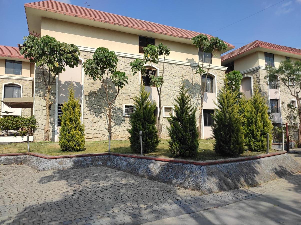 Apartment 1bhk Ac Service 110 *