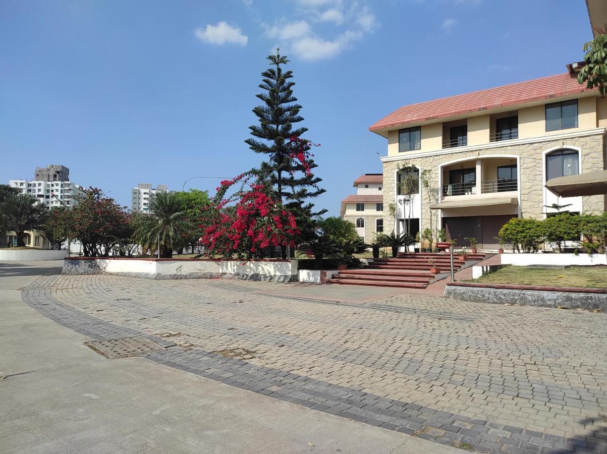 Apartment 1bhk Ac Service 110