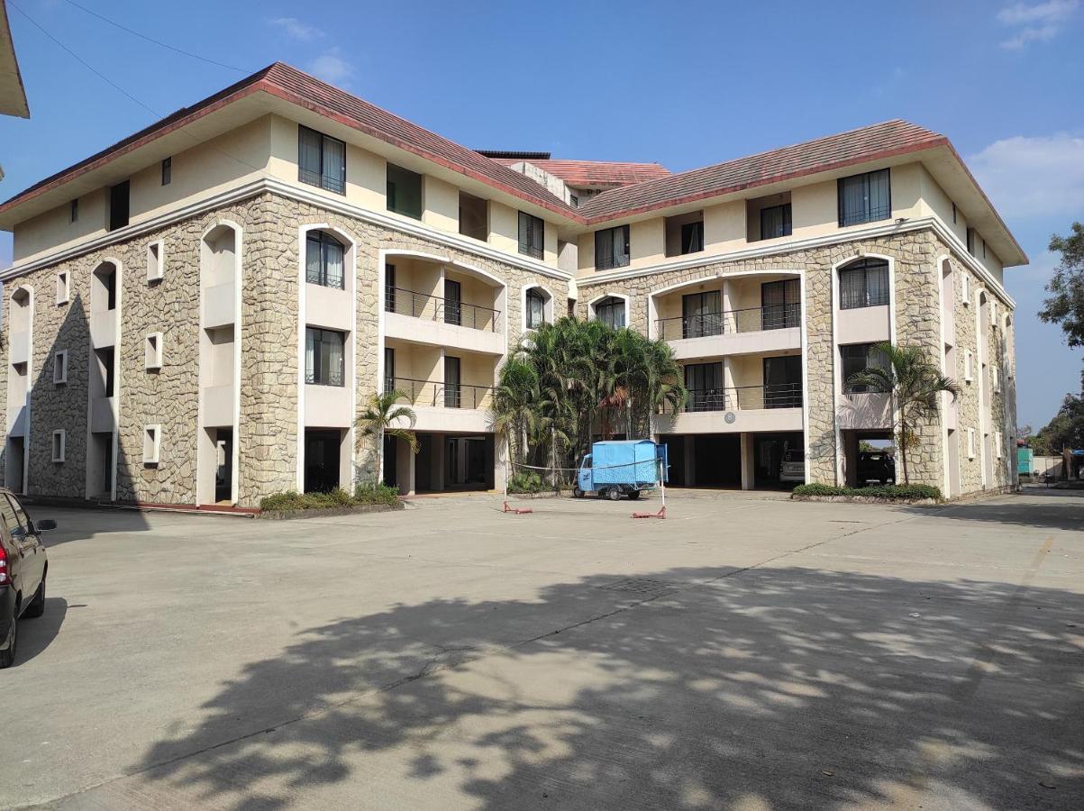 Apartment 1bhk Ac Service 110