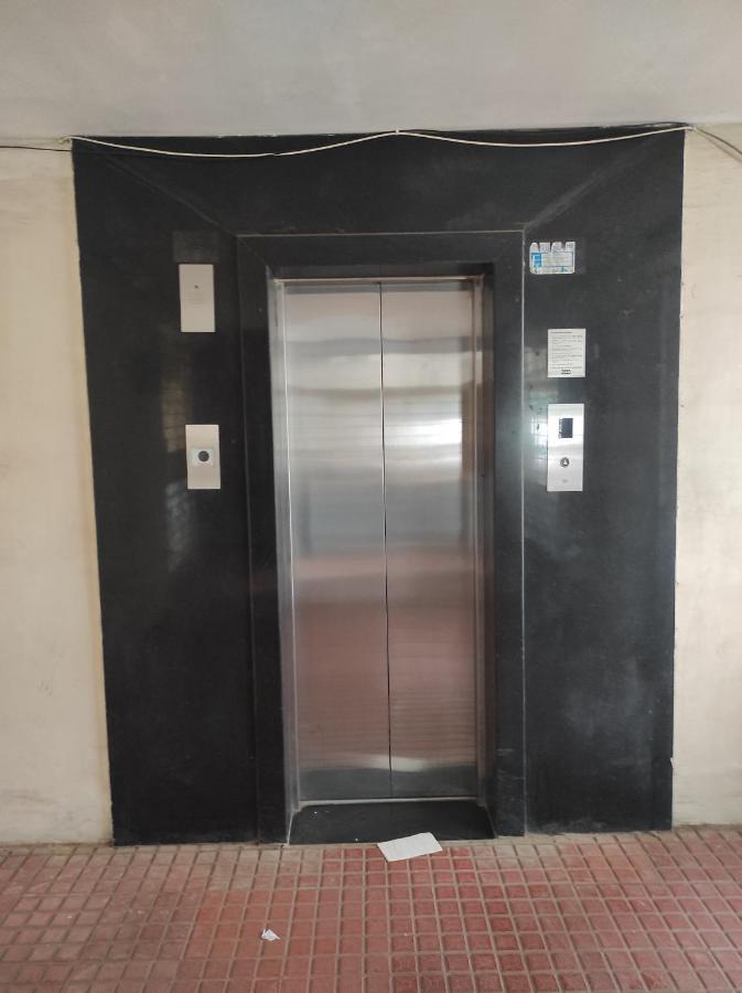 Apartment 1bhk Ac Service 110 *