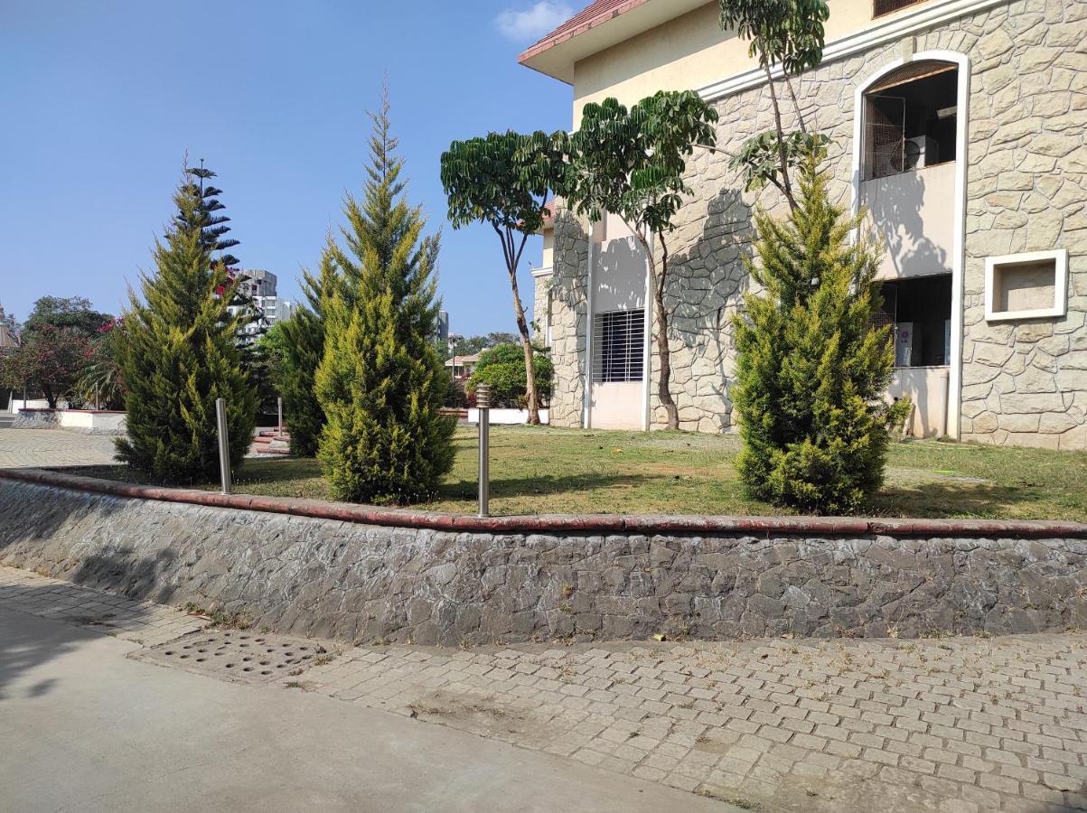Apartment 1bhk Ac Service 110