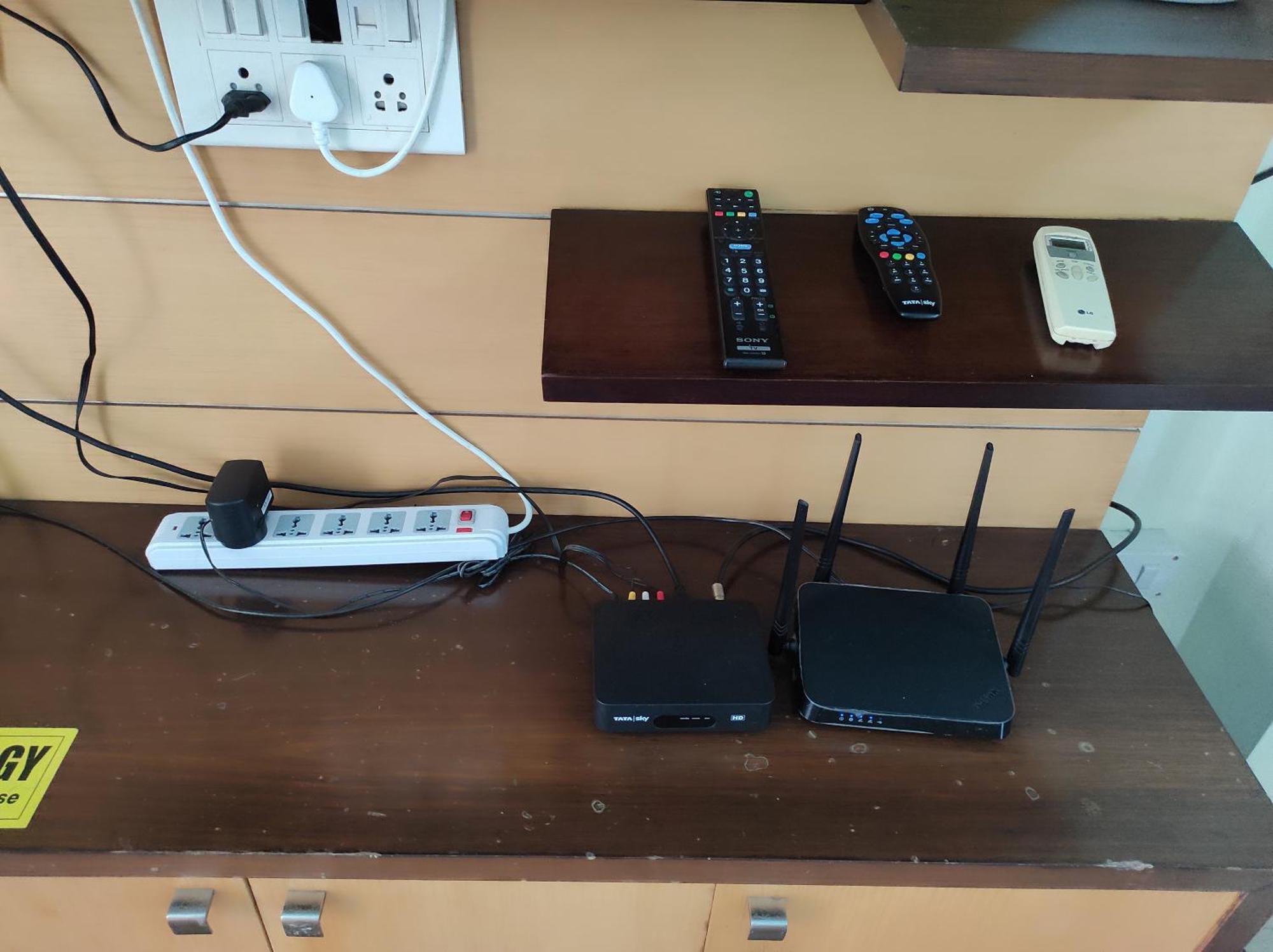 Apartment 1bhk Ac Service 110 *